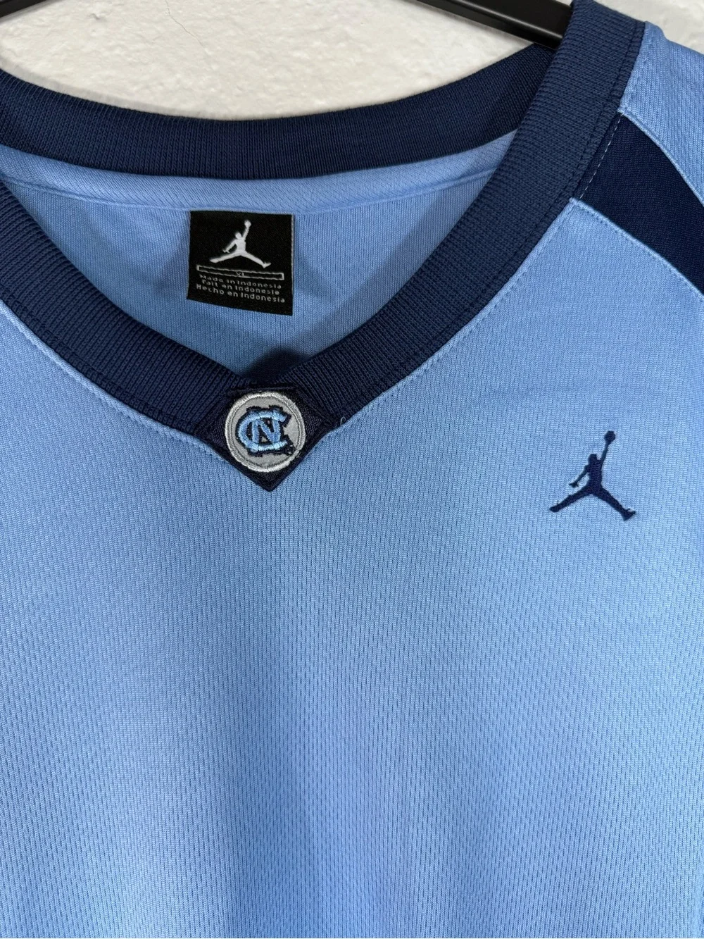 North Carolina tar heels basketball jersey Size XL Jordan Navy Blue Vneck